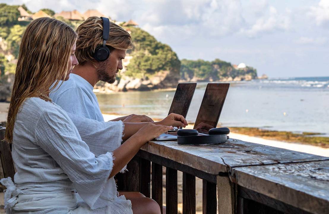 Discover 5 Professions for Those Who Want to Work While Traveling