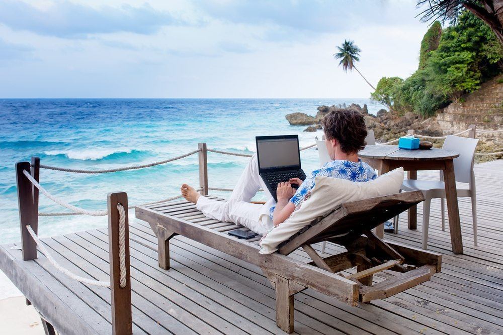 Discover 5 Professions for Those Who Want to Work While Traveling